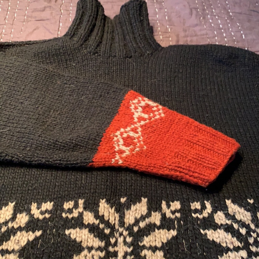 Oversized cozy sweater by Venicia Imports fits large or medium - Picture 3 of 4